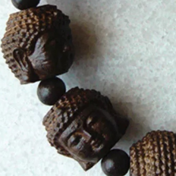 Carved wood peaceful Buddha face Bracelet - Picture 2 of 6